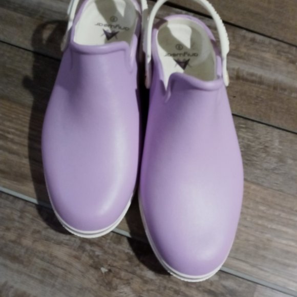 Womens clogs shoes size 9 like new. Fits more like a 8.5 - Picture 6 of 6